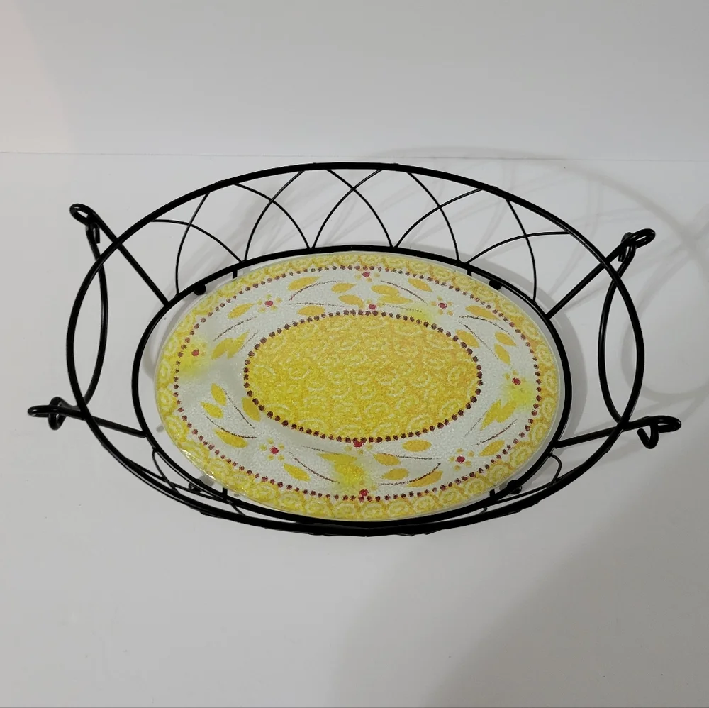 Temptations by Tara Wire Basket With Glass Trivet